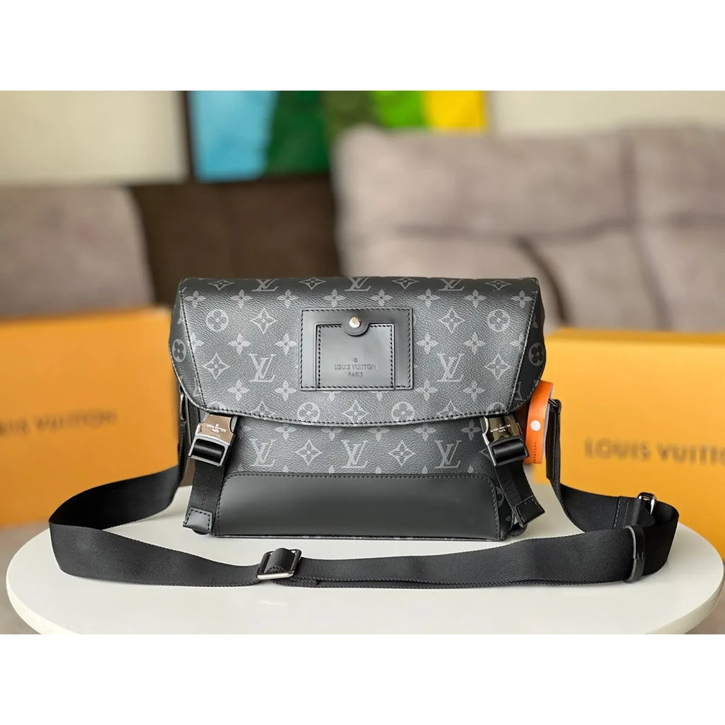 Heritage Messenger Bag — Black