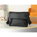 Heritage Buckle Messenger — Black